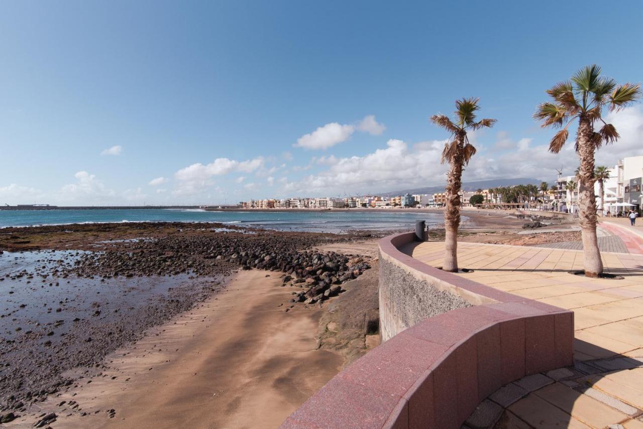 Home2book Lovely Beachfront Apartment